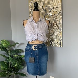 Parisian denim mini skirt with belt US 6 Brand New